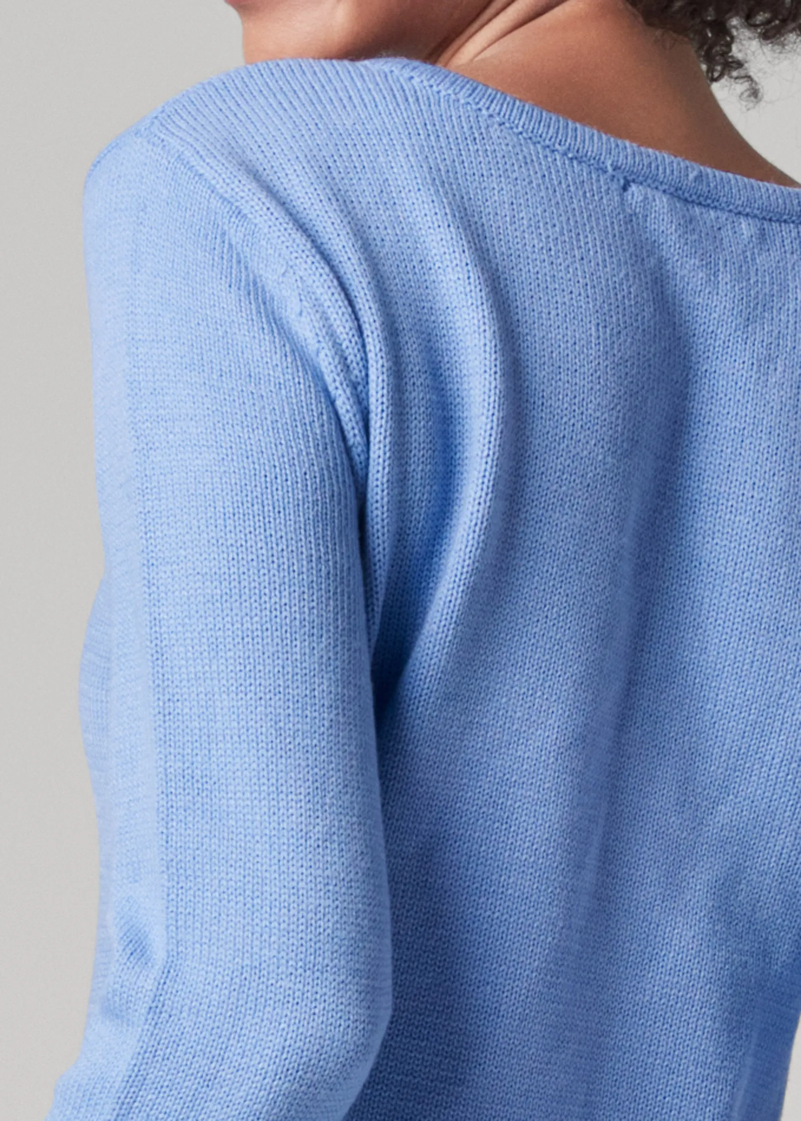 Conch Shell V-Neck Sweater - Light Blue