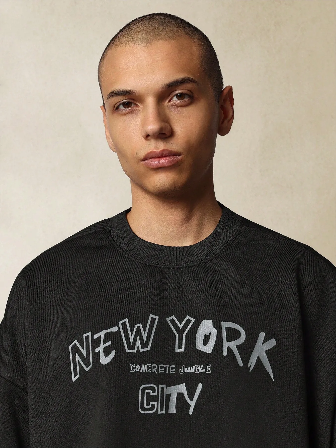 Crop Fit Crew Neck Sweatshirts With New York Graphic Print