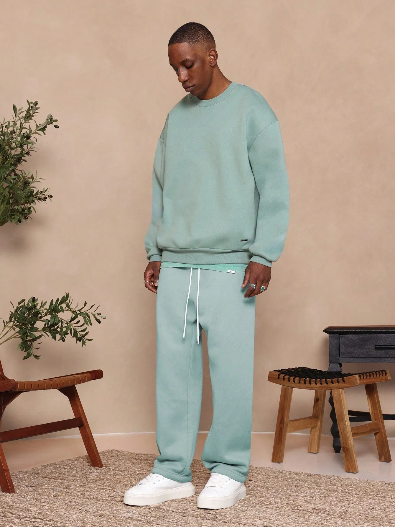 Regular Fit Long Sleeve Heavyweight Essential Sweatshirt
