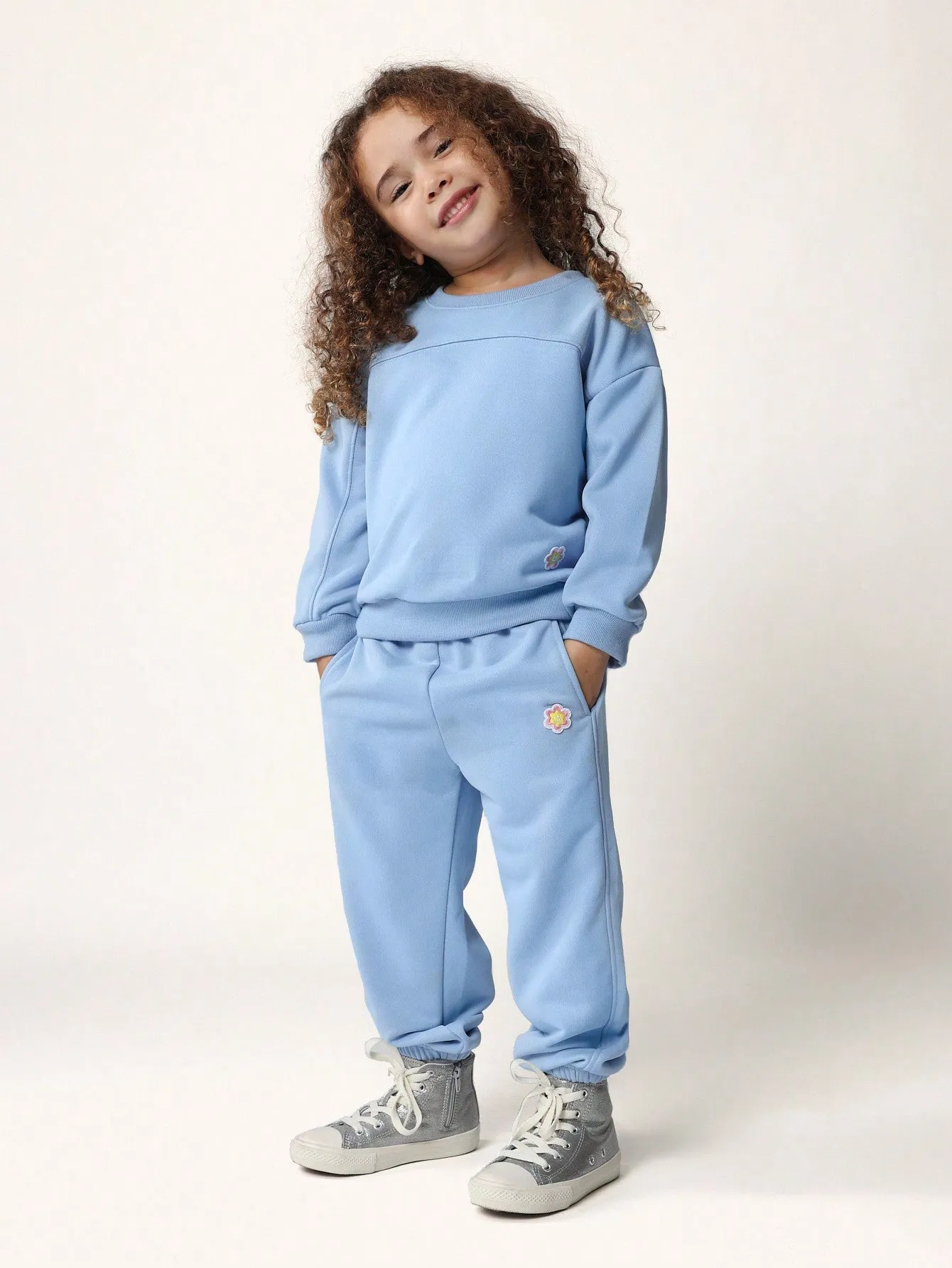Young Girls Comfy Regular Fit Seam Detail Sweatshirt With Embroidered Flower Patch